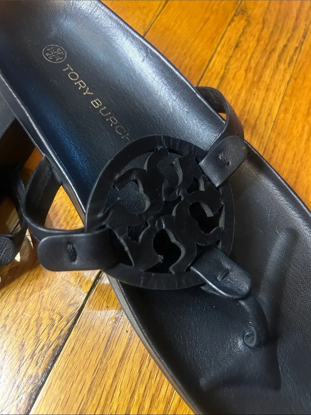 Tory Burch Black Leather Logo Thong Sandals - Picture 4 of 5